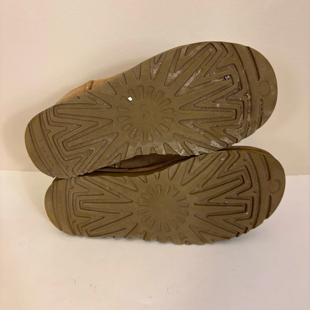 UGG Chestnut‎ Short Classic Winter Fur Lined Boots Women’s 8
